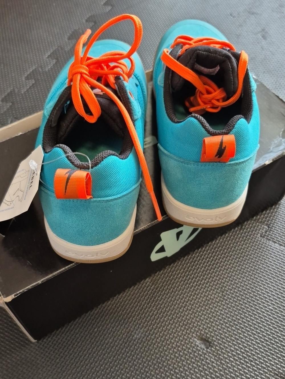 NWT - EVOLV REBEL Performance Lifestyle Running Shoe - 6/7 - Picture 3 of 9